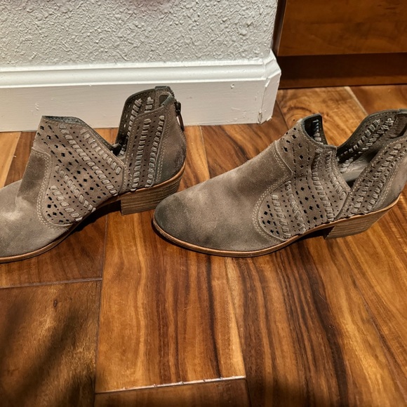 Vince Camuto booties. Very lightly worn. Excellent condition. Size 7 - Picture 4 of 4
